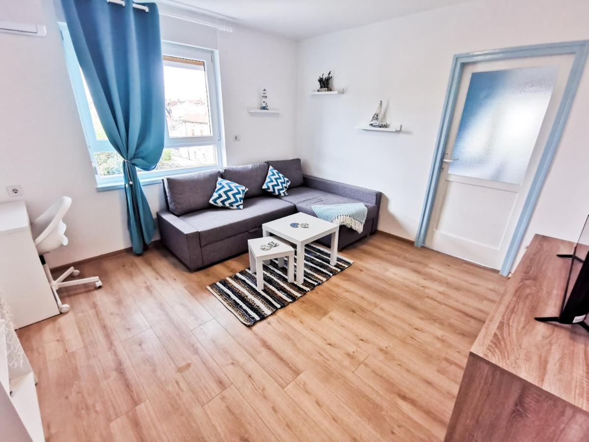Sea Star Apartment พูลา ภายนอก รูปภาพ